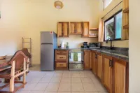 Las Palmas Oasis: One Bedroom w/ Loft, NEW Kitchen!