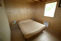 Fully equipped cottage in Mont-Saint-Michel Bay - bucolic setting with games Hotels in Avranches