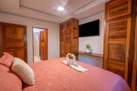 Peaceful 2BR condo with pool near ocean
