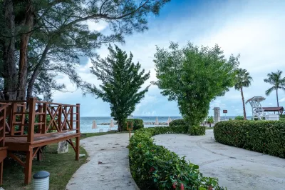 "Idle Time on the Bay Visually Charming and newly refurbished apartment 住宿飯店