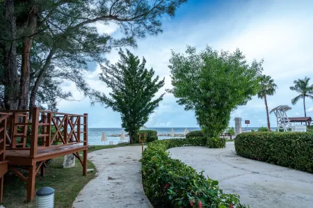 "Idle Time on the Bay Visually Charming and newly refurbished apartment