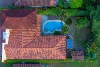 Casa Famosa - Large Family Home with Private Pool