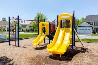 Waterfront Single Family Home w/Linens included - Luxury living 4 Miles To Beach 오션 뷰 호텔