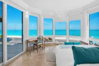 OCEANFRONT,  with spectacular infinity pool on Tar Bay.  An Exuma paradise.