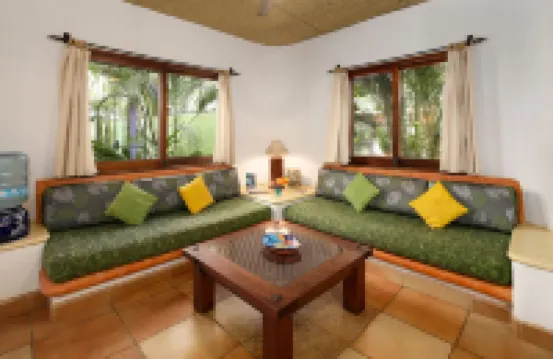 Villas del Rio: 1BR/1BA with dipping pool 1 block from the beach.