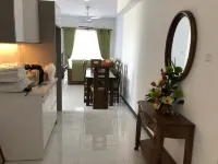 Sleeps 6, Family friendly , 1 Minute walk to Beach, Bars & Supermarkets 7 mins