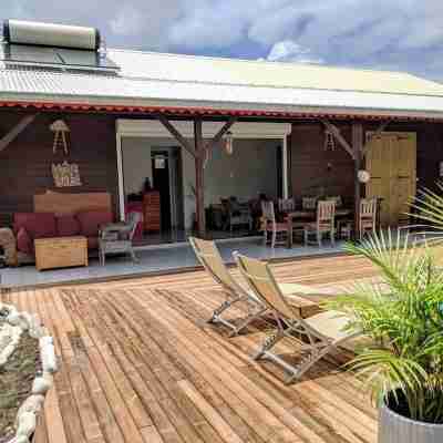 Villa Bois Zen: charming tropical accommodation (500 m from the beach) Hotel Exterior