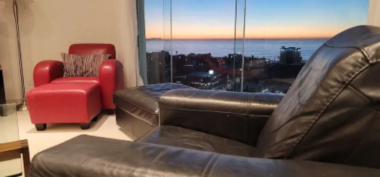 Marvelous Views of Coastline Islands & City... Best Location