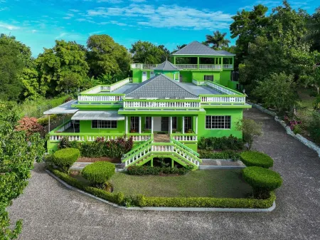 Bungalow on the Terrace Coral Gardens<br>Montego Bay Отели рядом с достопримечательностью «Sandals Cay»