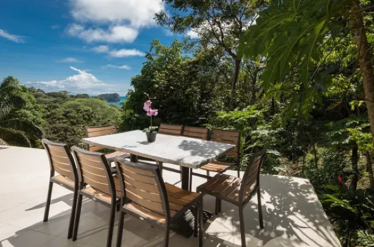 Private Eco-Villa, Prime Central Location, Ocean Views, Wildlife, and Nightlife