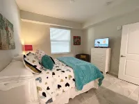 Neat & Cozy Pool View Condo -8 min from Disney