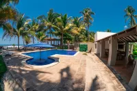 Beautiful Beachfront house, ideal for big families - プール