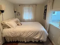 Charming 2-bedroom cottage in the heart of Salem