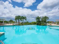 Luxury penthouse apartment on exclusive Sugar Hill resort with beach club access Hotels in Mount Standfast