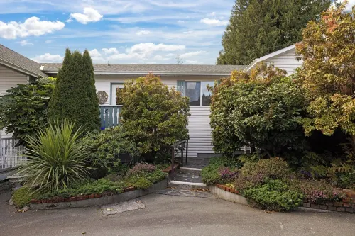 Oceanfront Inn: Private Boardwalk, Beach Access, & Free Kayaks! Hotels in Sooke