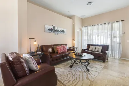 Paradise at Tower Lake 6 bedrooms with swimming pool/spa and movie theater