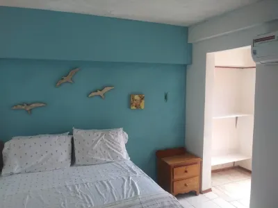 True beachfront apartment at ground level  호텔