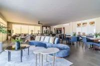 3BR Condo w/ Iconic Arch Views, Pool & 5 min -Town