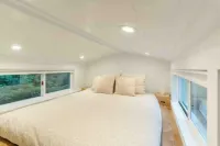 Riverwood Retreat: hot tub, outdoor sauna/shower on the Cheakamus River 버그 레이크 주변 호텔