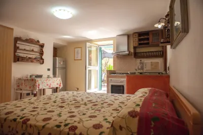 STUDIO BORGO MAROLA RENT ALL YEAR ROUND. Citra Code (011015-LT-1155)