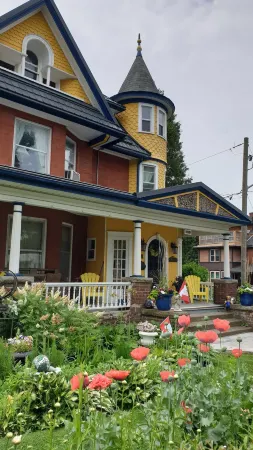 A Moment in Time Bed and Breakfast Отели рядом с достопримечательностью «Башня Скайлон»