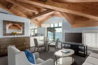 Boston Yacht Haven - Parvekkeita