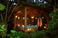 Volcano Rainforest Retreat - Bathtub