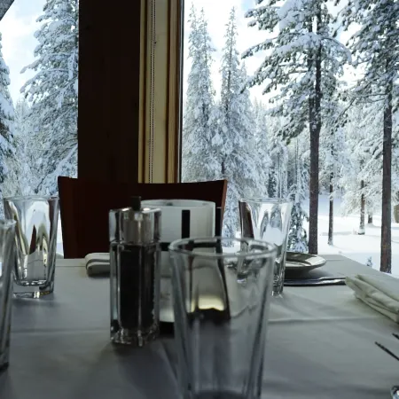Bear Meadows Lodge - Hot Tub - Tahoe Donner 6 Bedroom Home by RedAwning