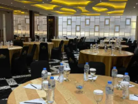 Avery De'Grand City Hotel Bandung Hotels in Regol
