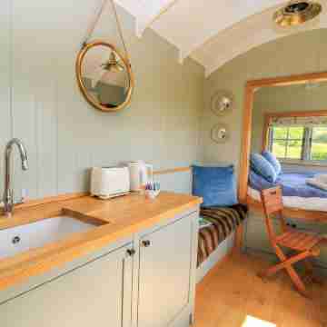 Goose Whistle Hut Rooms