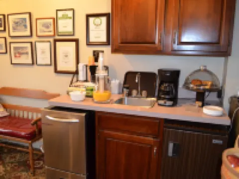 Maple Terrace Motel Hotels in Williamstown