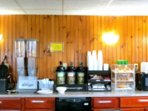 Budget Host Airport Inn Hotels in Waterville