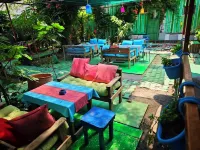 Side Tuana Garden Home