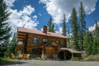 Silver Gate Lodging Hotels in Cooke City