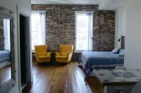 カルチャー ブティック ホテル Pythian Castle周辺のホテル