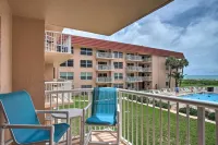 Sunny Cocoa Beach Condo w/ Balcony & Pool Access - Ocean View