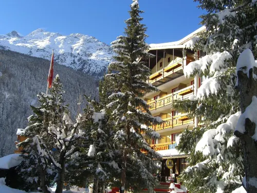 Hotel Primavera فنادق في Saas-Grund