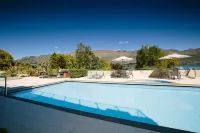 Lakeside Apartments - Pools
