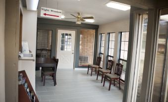 Victorian Inn & Suites