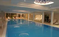Hotel Ambasador Chojny - piscina