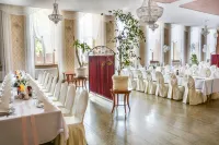 Komoda Club Residence Hotels in Opatowek