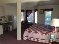 Lynwood Inn - Balcony