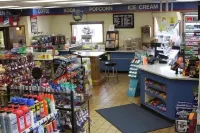 Exxon Quik Stop & Motel - Parking