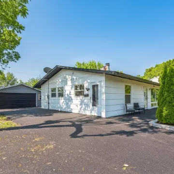 Charming Contemporary Family Home 3 Bedroom Home by RedAwning