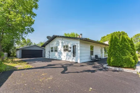 Charming Contemporary Family Home 3 Bedroom Home by RedAwning