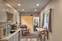 Steps to Foothills Trail Unique Carbonado Studio - Apartments