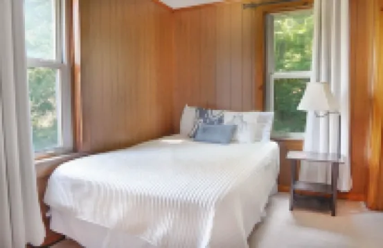 Cozy & Peaceful 3Br Retreat – Porch, Creek Sounds & Wildlife Views
