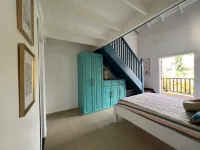 4 bedrooms/3baths townhouse best location 2 min to the Beach