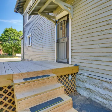 Sunny + Spacious Dayton Condo ~ 1 Mi to Downtown!