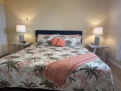 The Lost Crab at Sapphire - End Unit. Newly  Renovated.